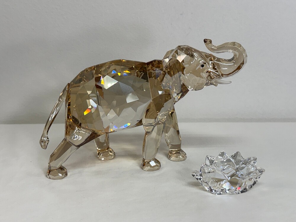 Swarovski SCS Club Cinta Elephant 2013 Crystal Figurine Society Piece 1137207